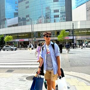 Meet your Posher, Deven